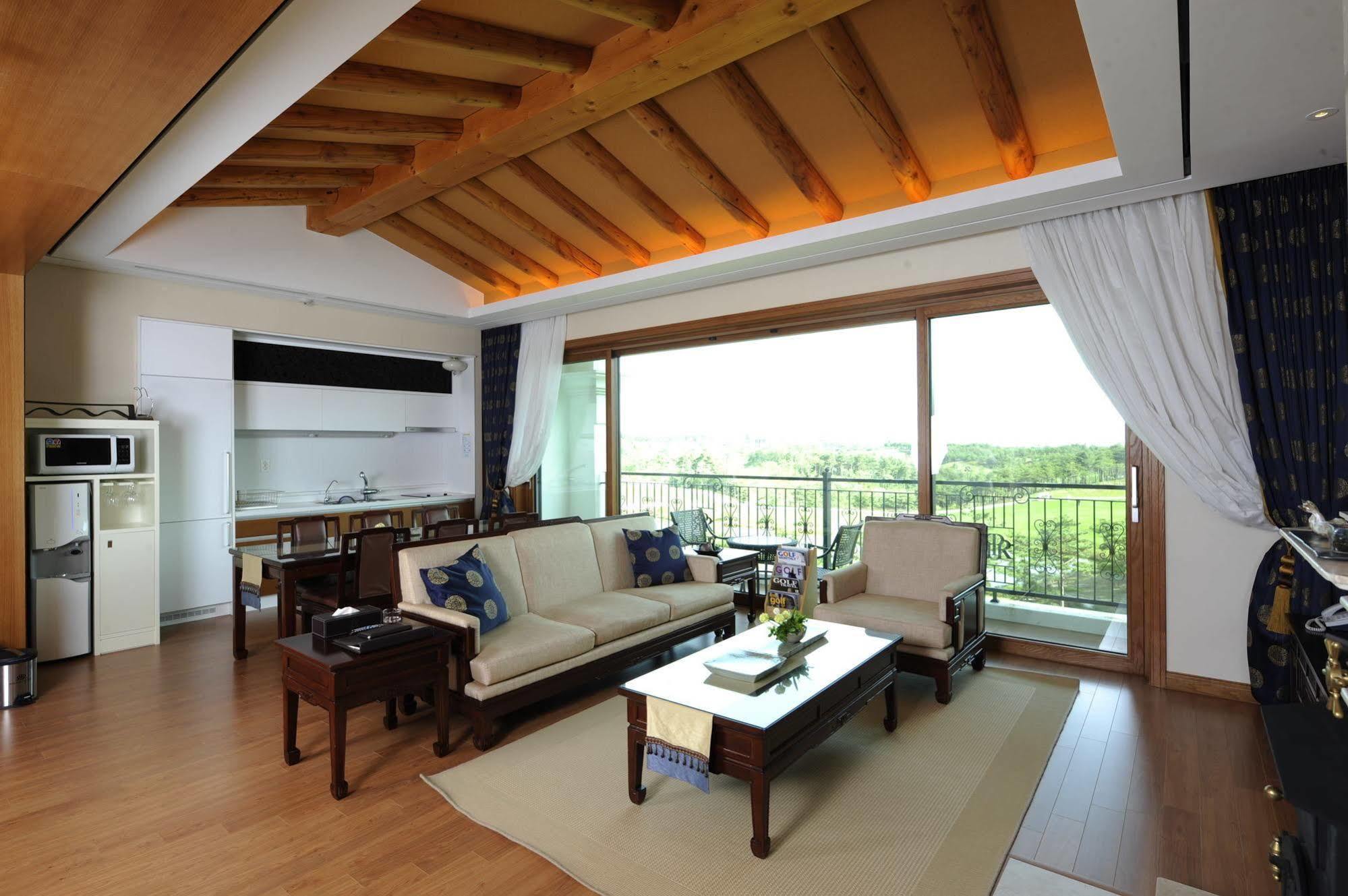 Pineridge Hotel Sokcho Ngoại thất bức ảnh