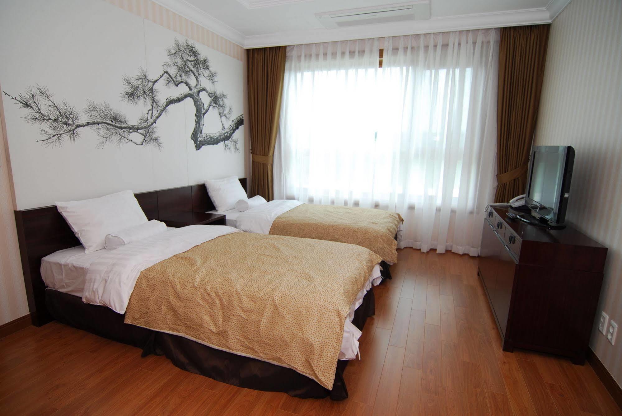 Pineridge Hotel Sokcho Ngoại thất bức ảnh